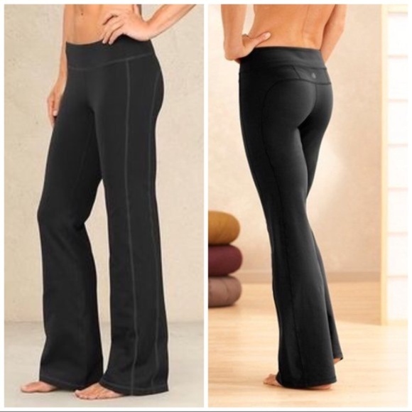 Athleta Pants - ATHLETA Kickbooty Yoga Pants Size Small Petite